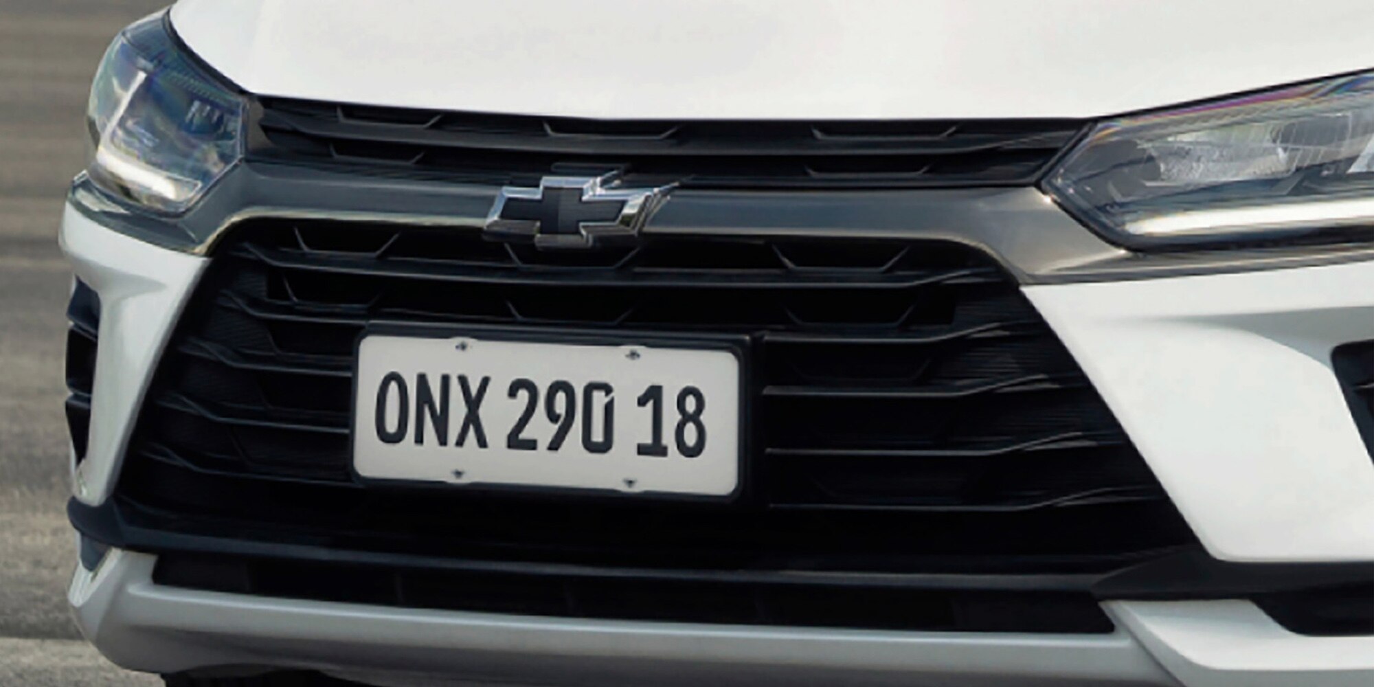 Chevrolet Onix 2027 Activ com grade frontal e acabamento em cromo
